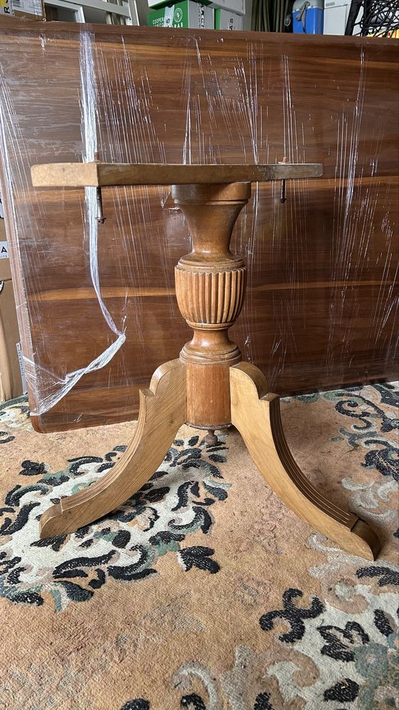 Mesa de Jantar em Castanheiro com 8 Cadeiras – Madeira Maciça