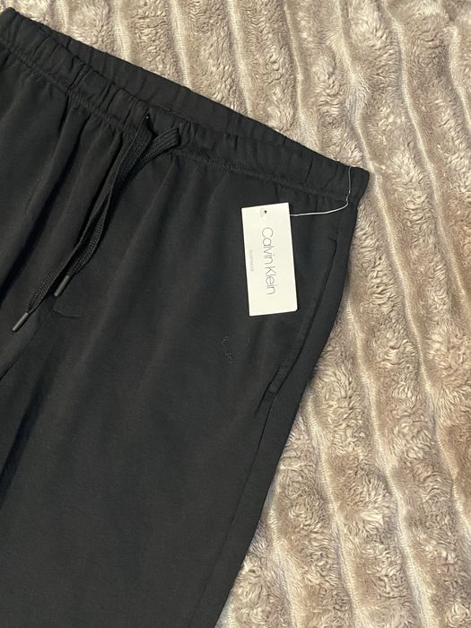 Продам чоловічі штани нові Calvin Klein