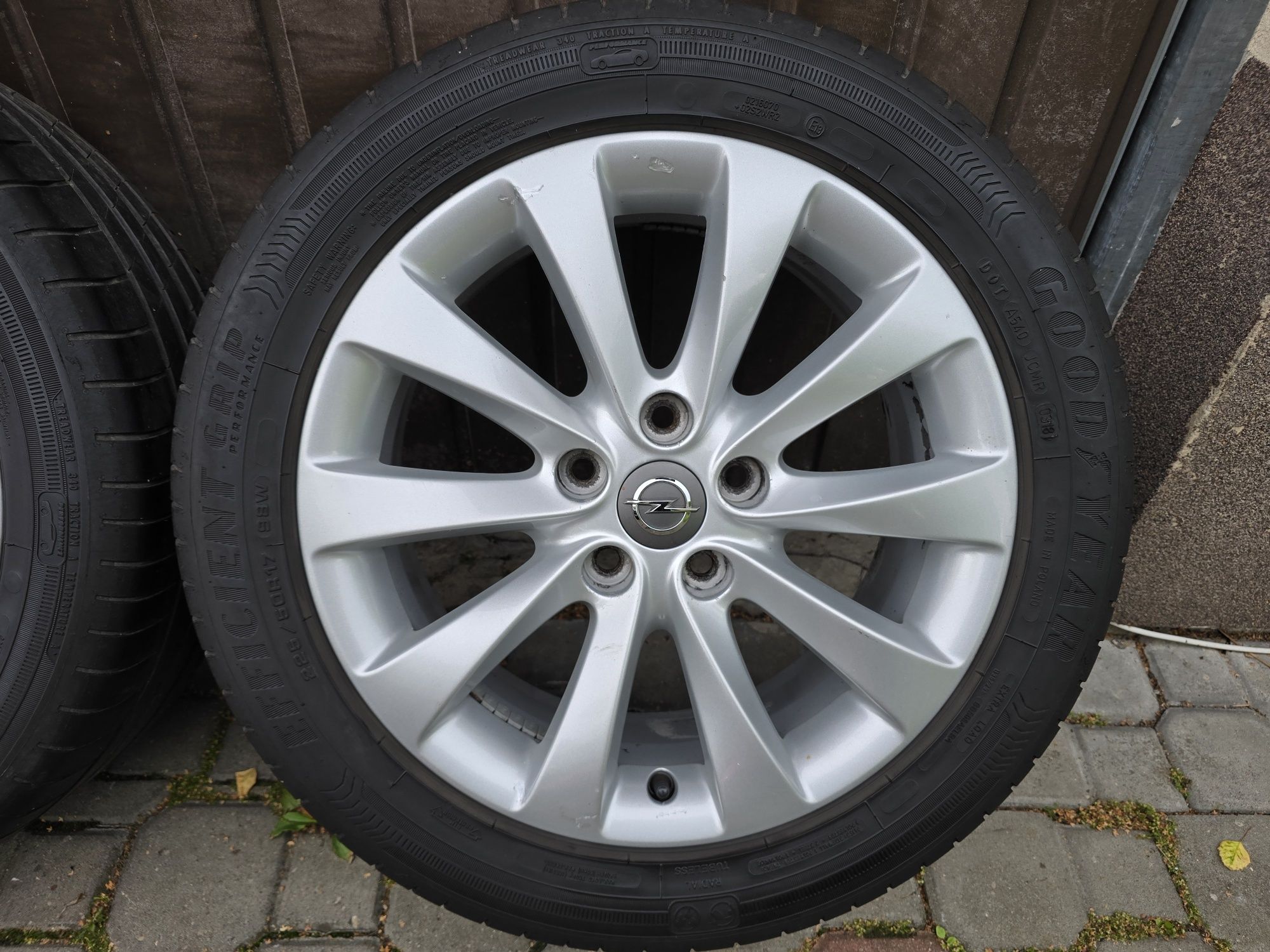 Felgi z oponami 225/50R17 Opel Astra J 5x115 4 Insignia B Zafira C