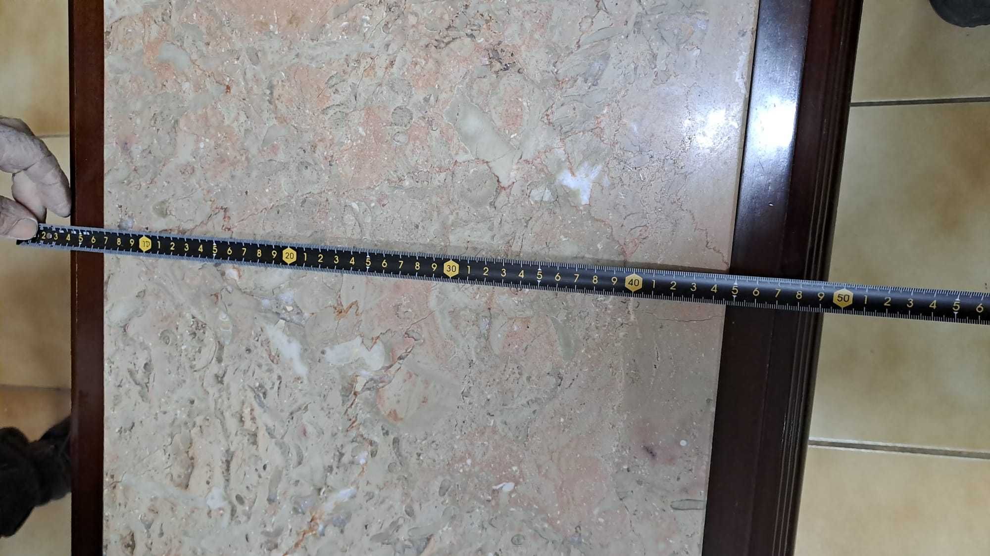 Mesa de sala em mogno