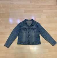 Куртка джинсова жіноча розмір L.
Бренд- George

Довжина куртки- 57 см.