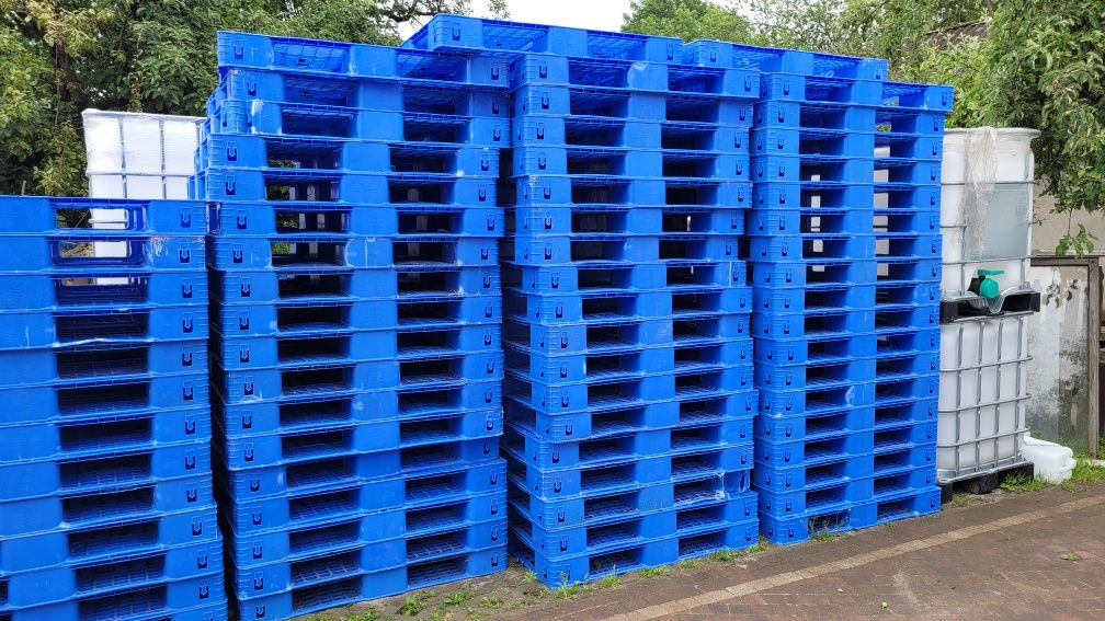 Sprzedam palety plastikowe 110 x 110 cm z tworzywa