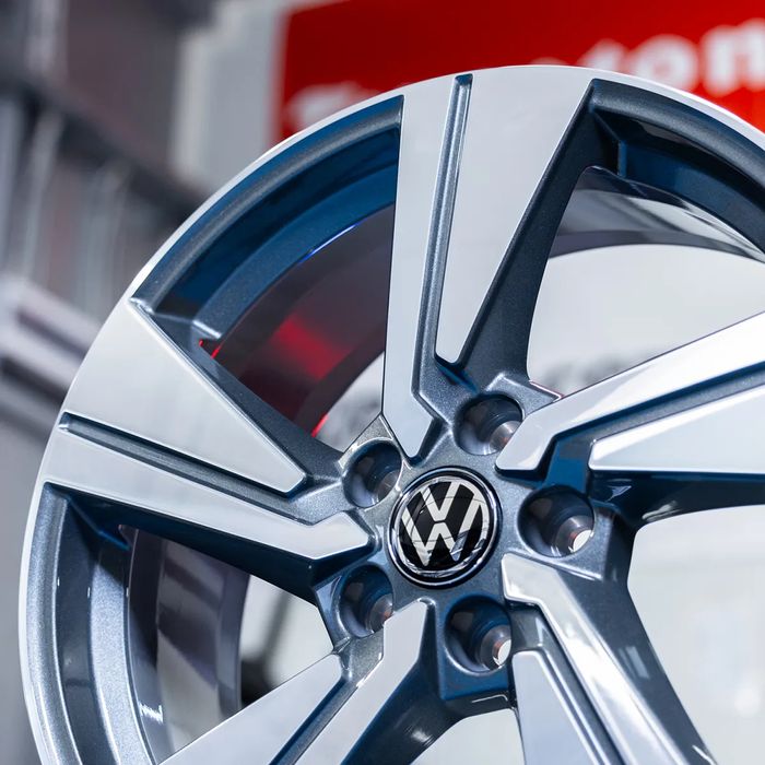 NOWE ORYGINALNE Felgi / Koła 18" Volkswagen Golf Touran Passat Tiguan