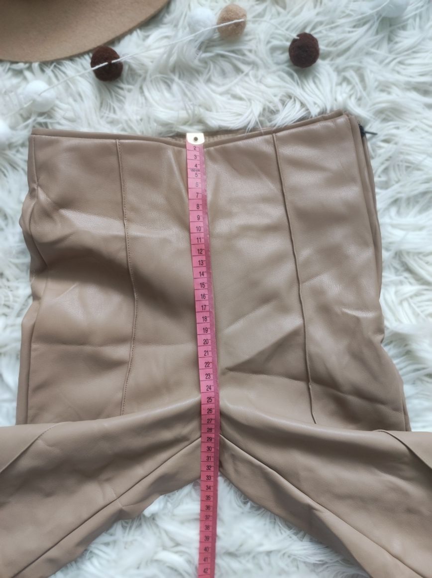 Beżowe spodnie legginsy rurki ekoskóra wysoki stan Zara 34
