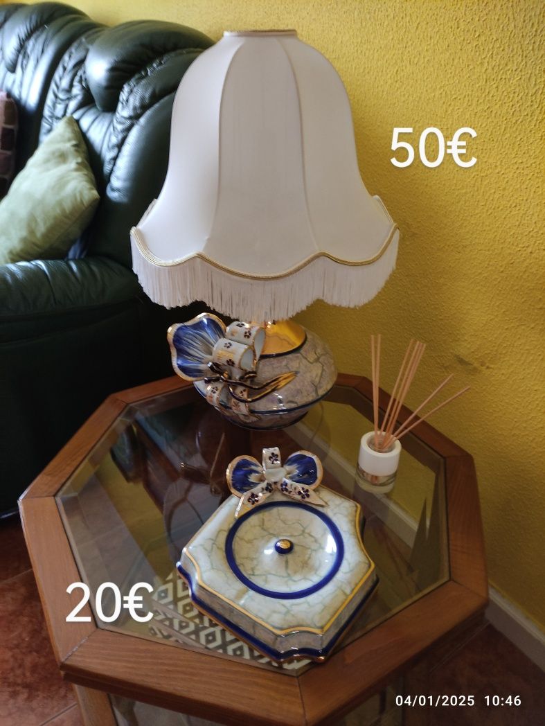 Várias peças de porcelana como novas