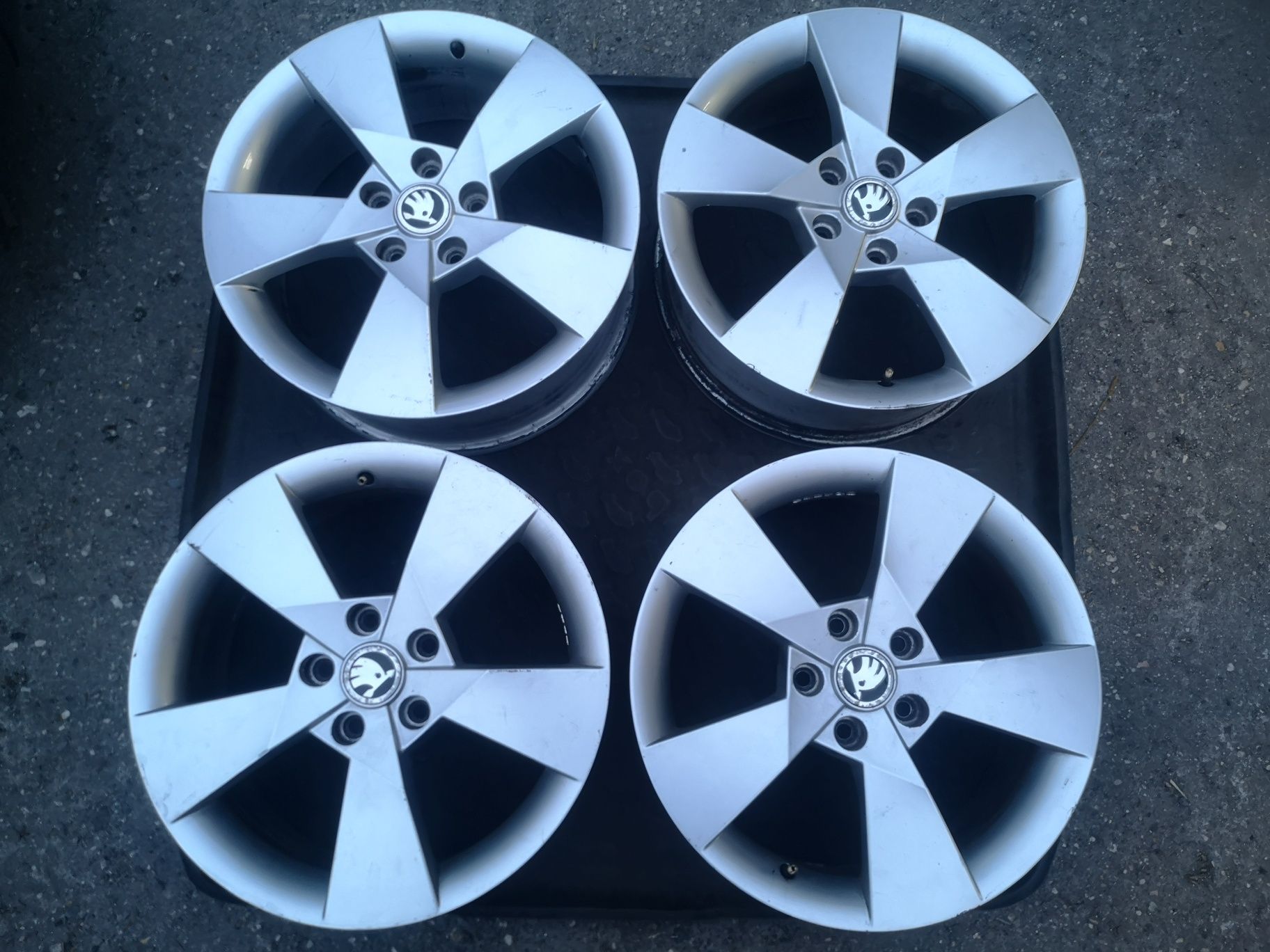 Felgi aluminiowe skoda oem 17 5x112 et49