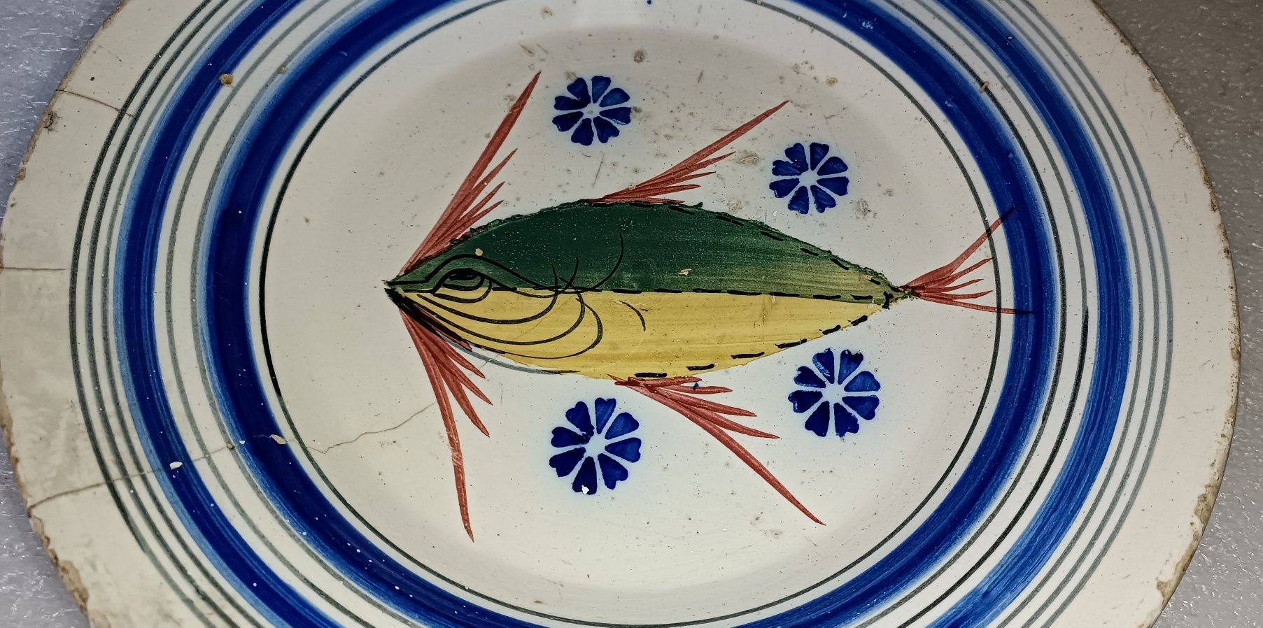 Antigo Prato em faiança portuguesa decorado com peixe