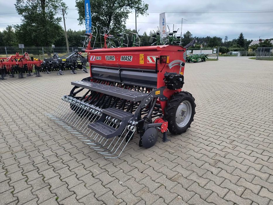 Siewnik Zbożowy EURO-MASZ SR 2,5m 2,7m 3m Stopkowy Talerzowy SNT 30