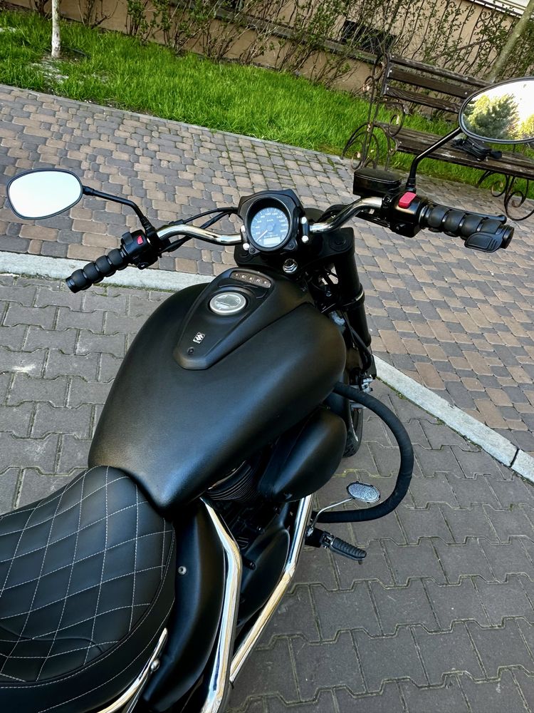 Suzuki Intruder VS800