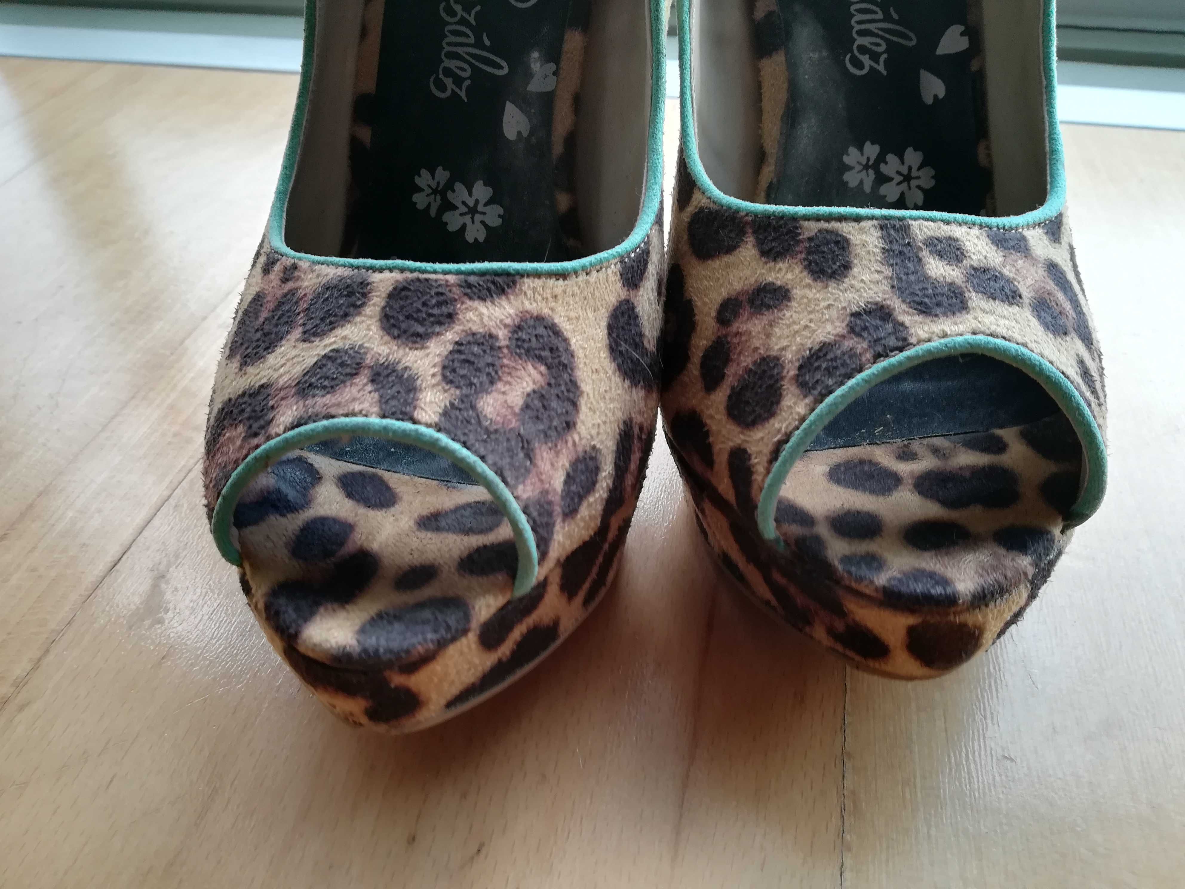 Sapato Peep Toe Leopard Print Compensado Tam. 38