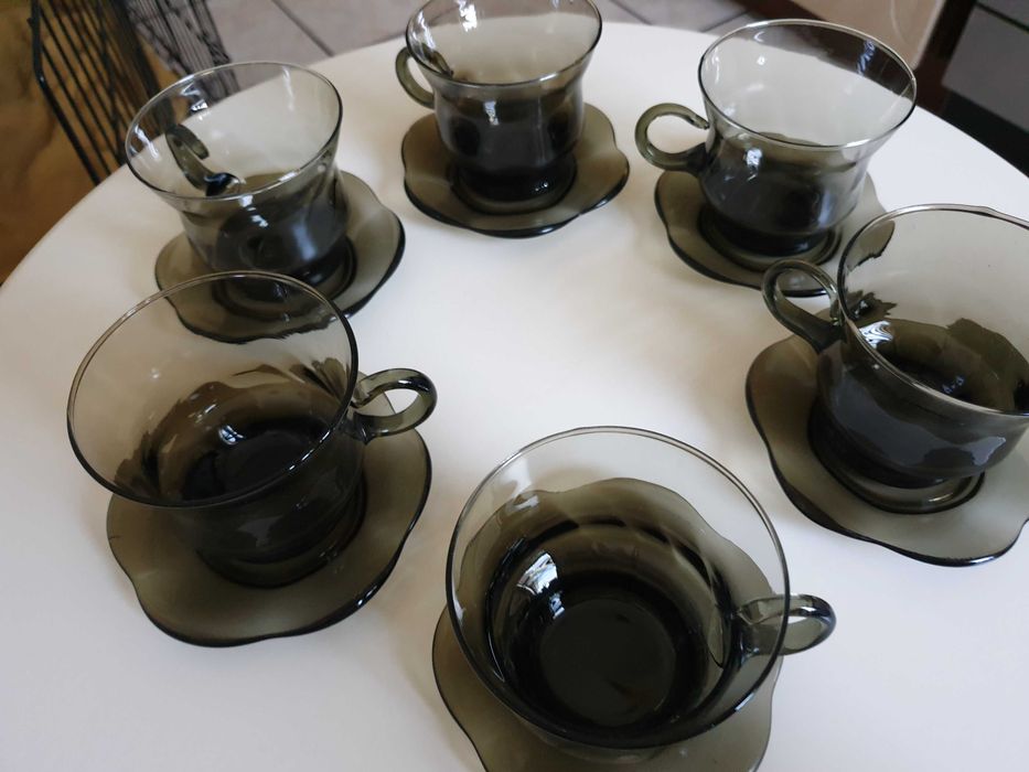 Filiżanki ze spodkami