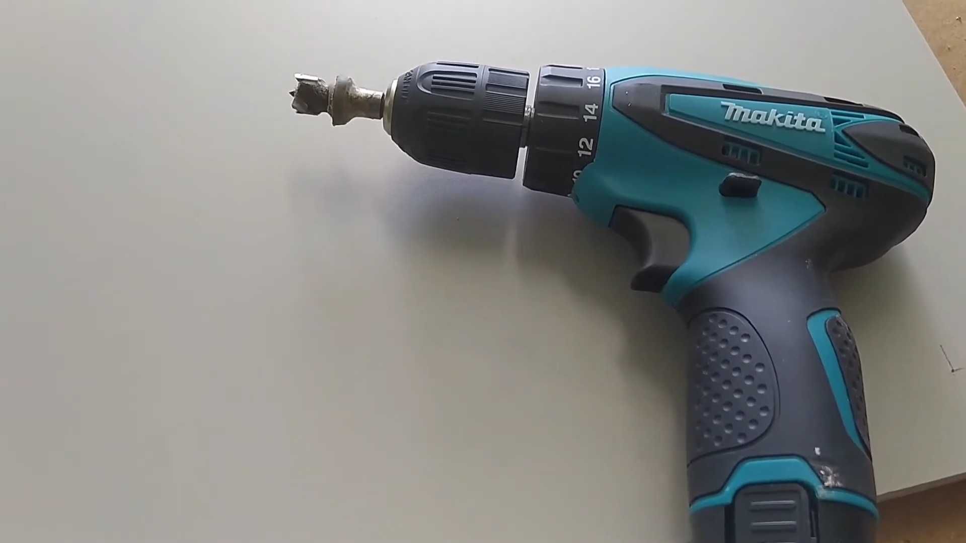 Супер шуруповерт аккумуляторный makita df330dwe 12V 2 аккумулятора