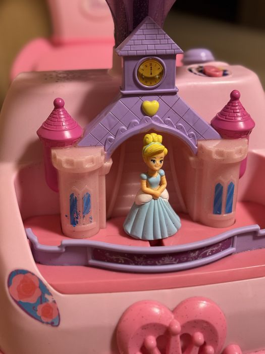 Машинка толокар Kiddieland Чудомобиль Замок принцессы, свет и звук