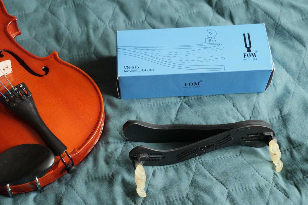 Скрипка 4/4 + 2 мостика,канифоль, подбородник в подарок