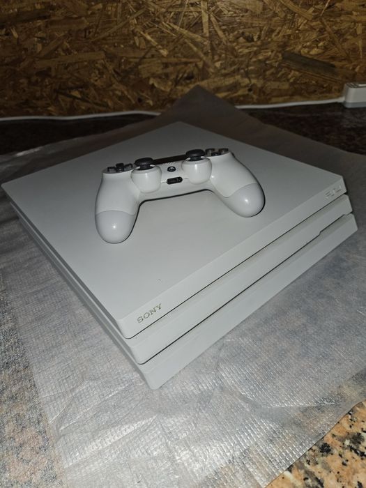 PS4 PRO + 1 Comando (usado)