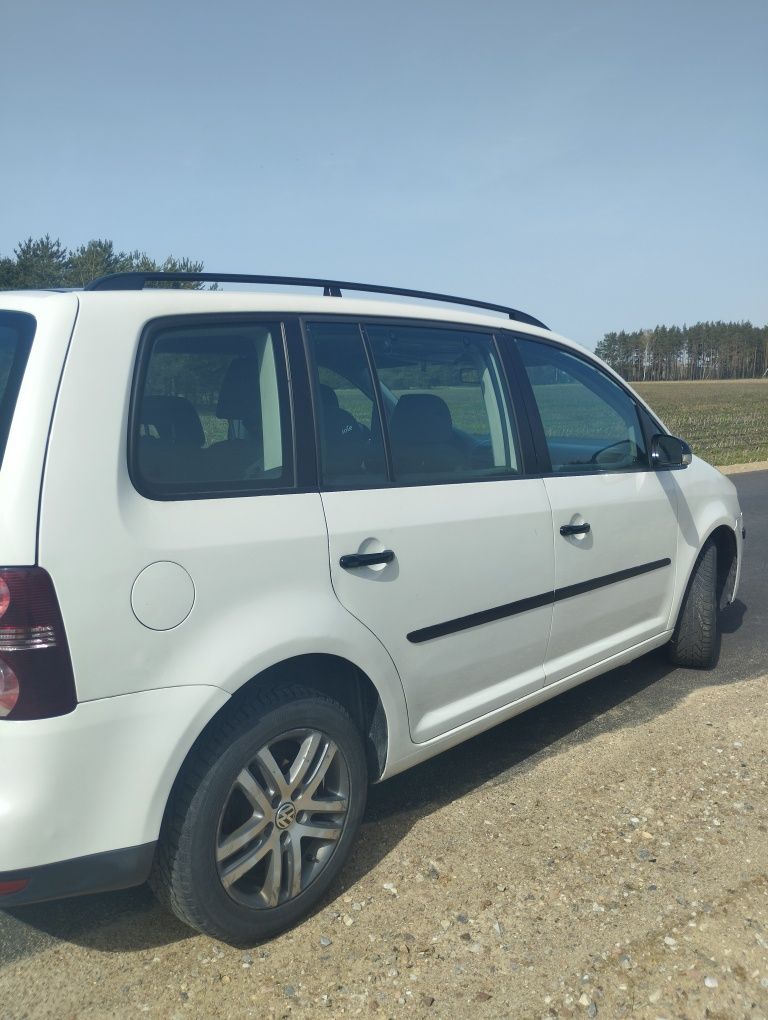 VW Touran 1.9 tdi , klima, el. Szyby i lusterka ,kolor to biała peła