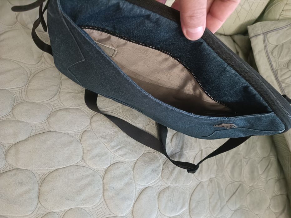 Сумка - чехол STM Australia для нетбука, планшета, документов.