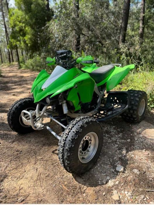 Moto 4 kawasaki gasolina