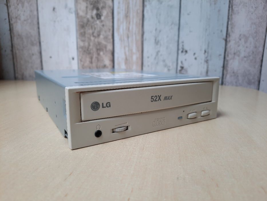 LG CD-ROM drive model: CRD-8520B