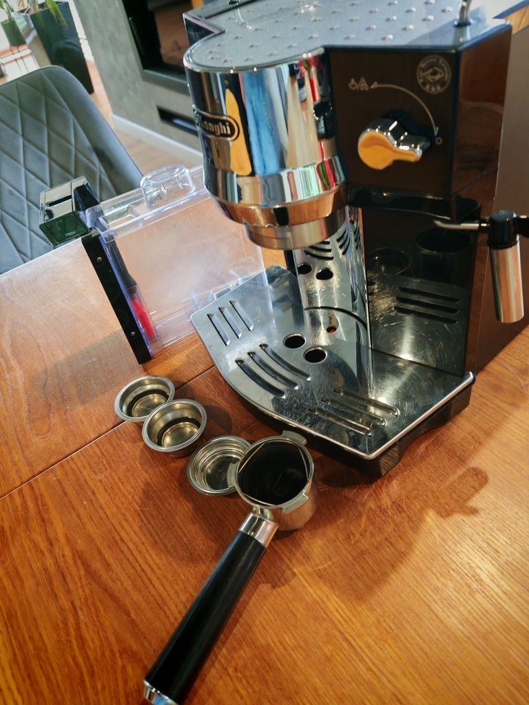 Ekspres De Longhi EC820.B