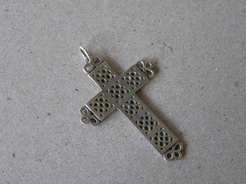 Srebrny krzyżyk pr.3 Warmet - Jantar