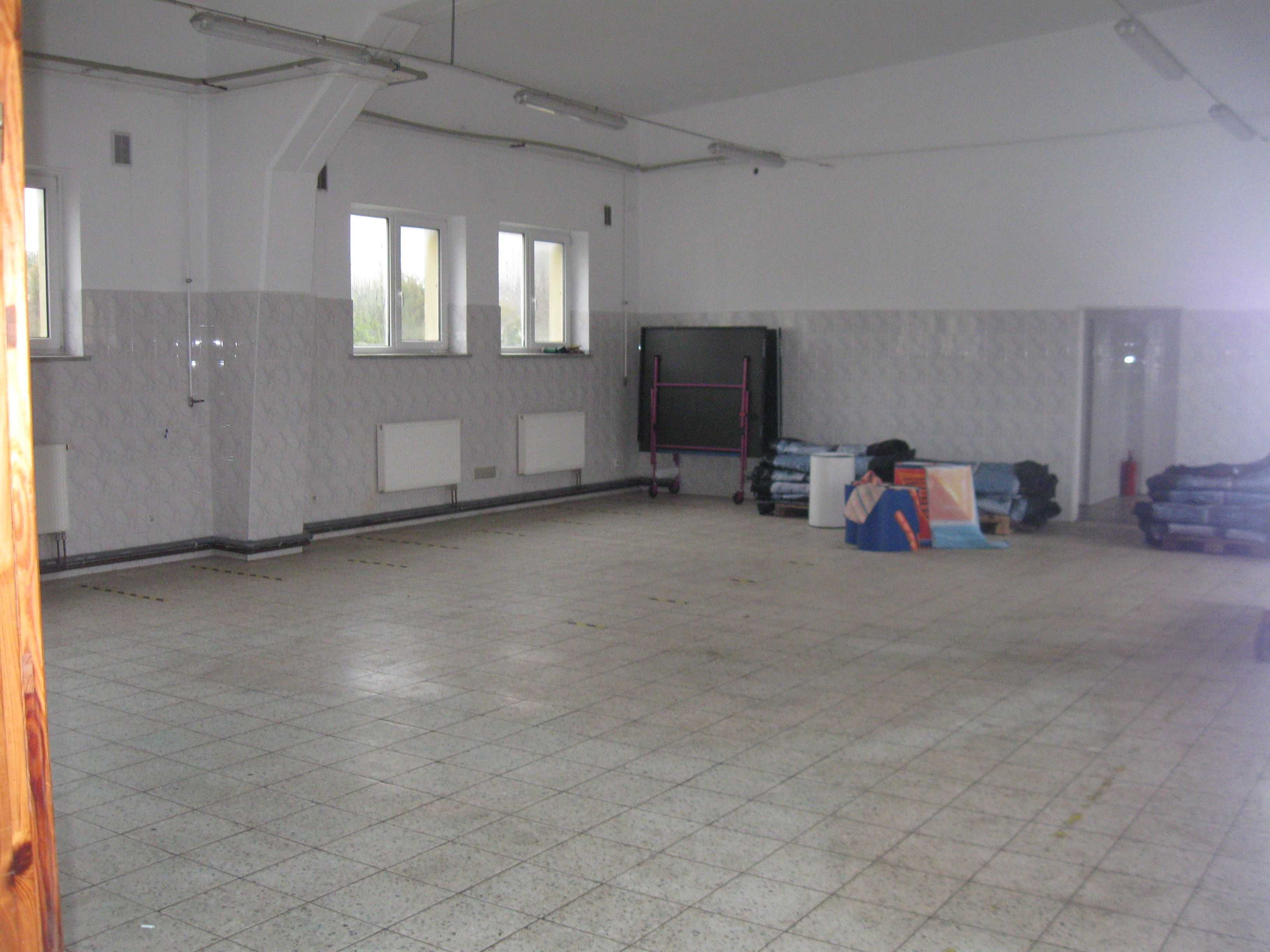 Sprzedam budynek 706m2 z działką własną 2211m2 .