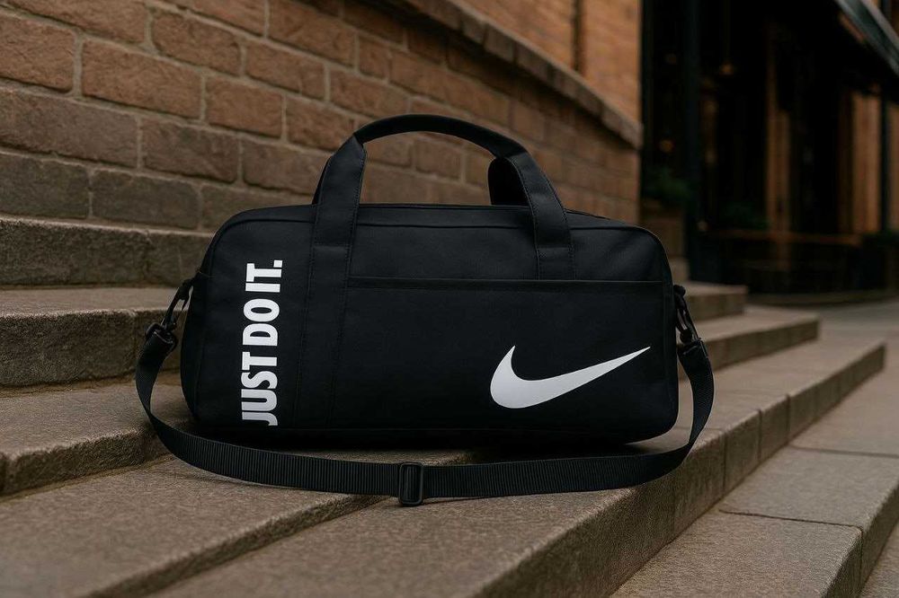 Спортивна сумка Nike велика та містка на кожен день