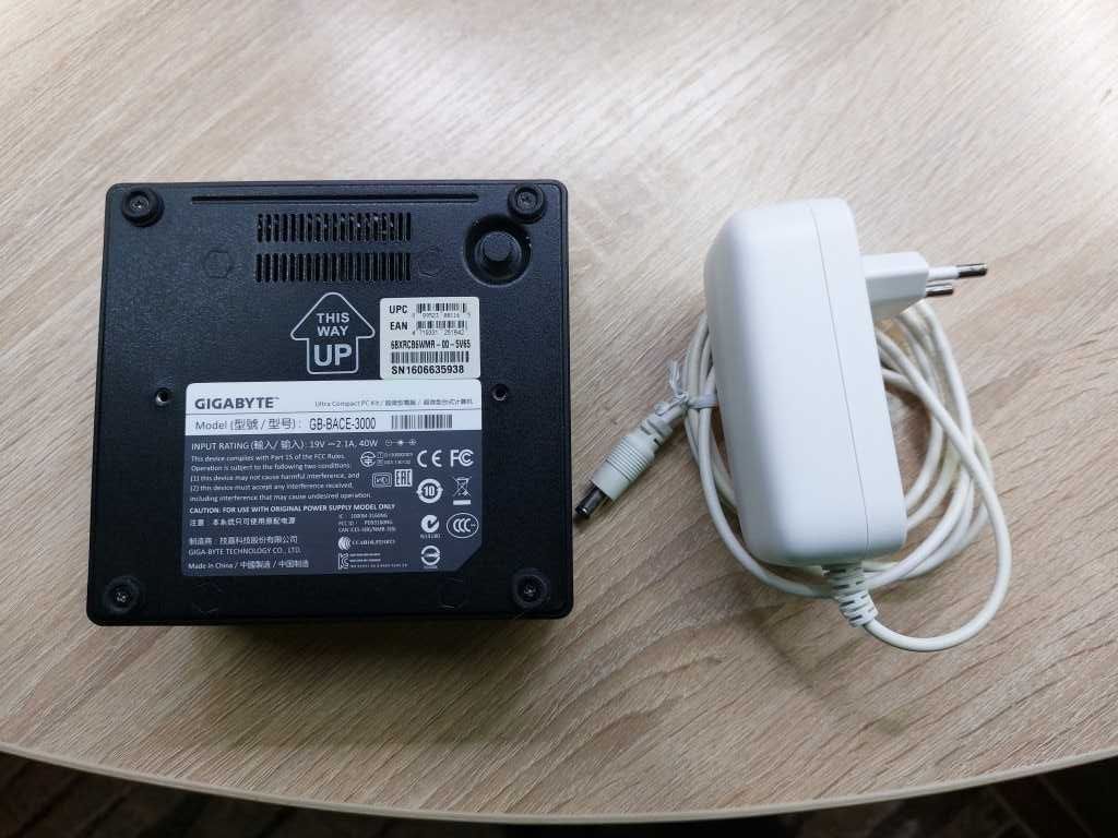 міні комп’ютер, неттоп, Gigabyte Brix (GB-BACE-3000)