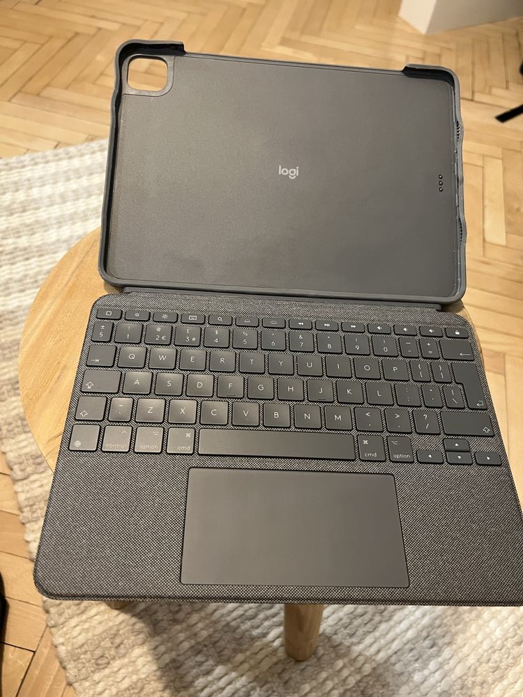 iPad PRO 4gen Logitech Combo Touch