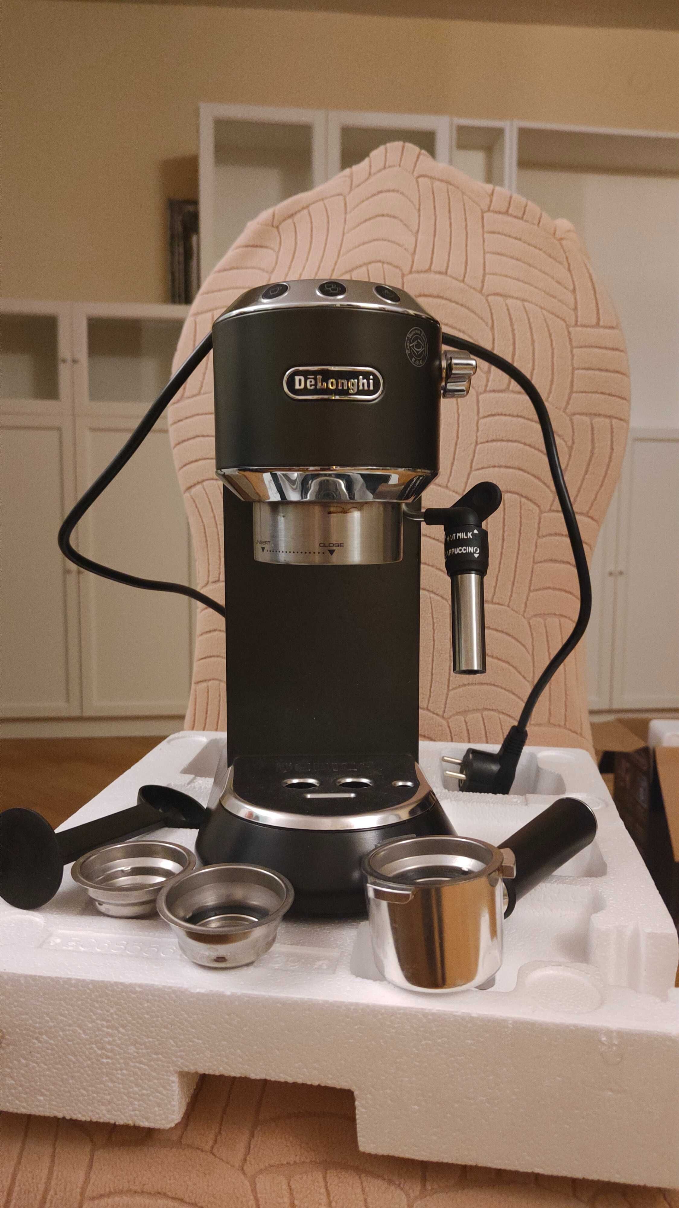 Ekspres DELONGHI Style EC685BK