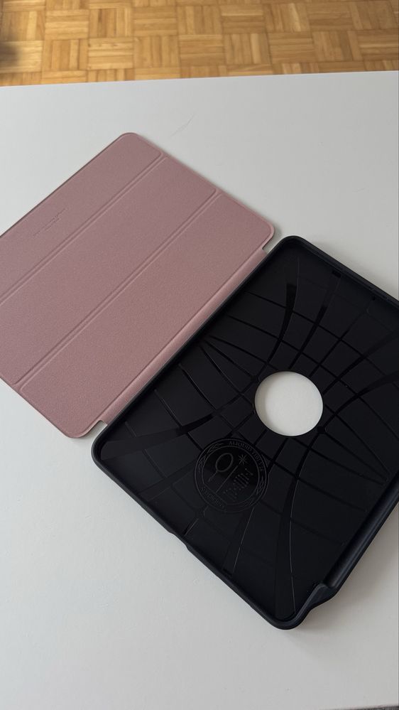 Etui Spigen Smart Fold 2 iPad Pro 11”