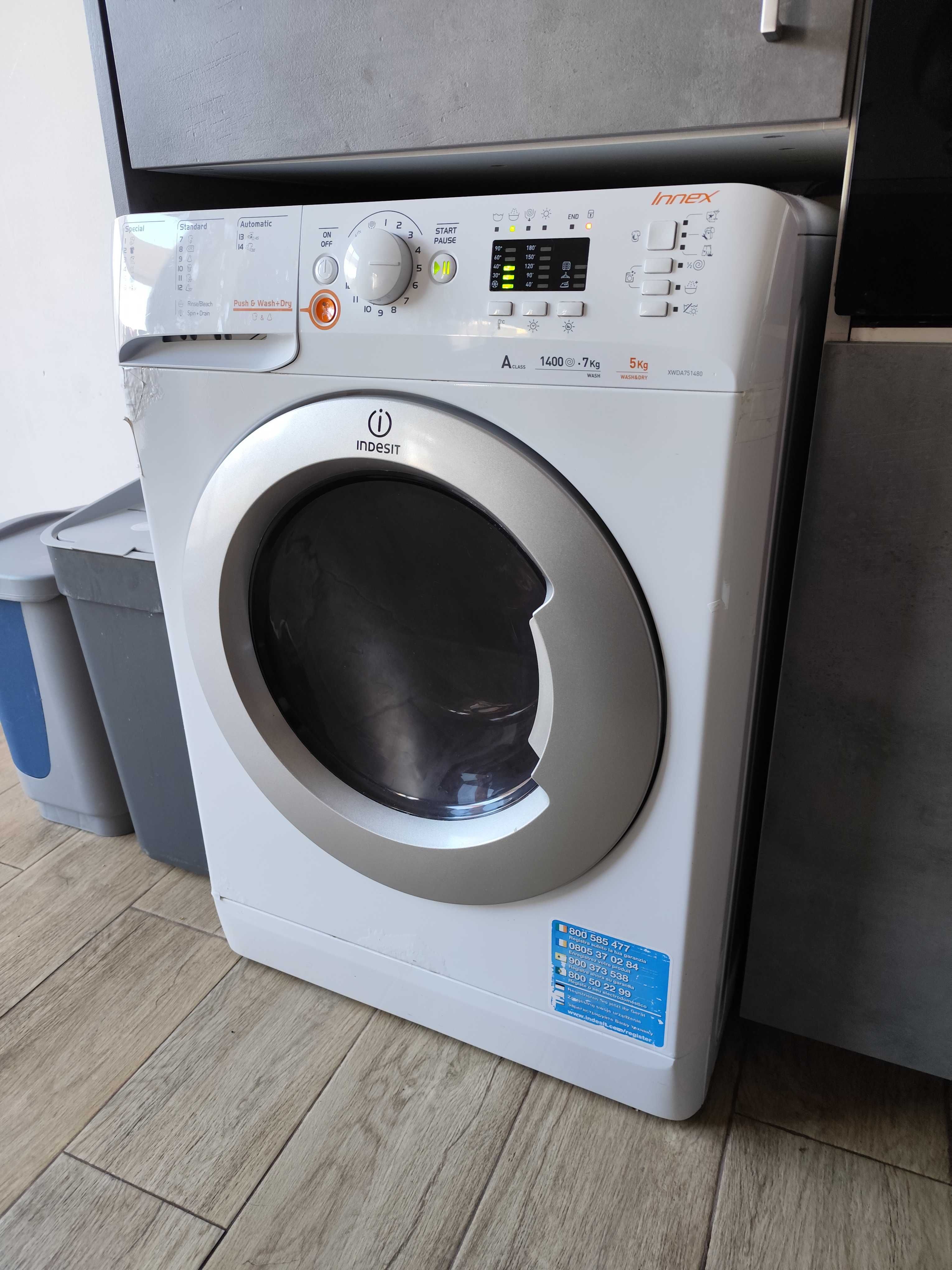 Máquina de lavar e secar roupa