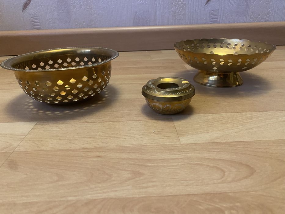 Zestaw mosiężnych miseczek i popielniczka – ozdobne, vintage