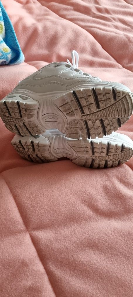 Ténis brancos marca skechers originais