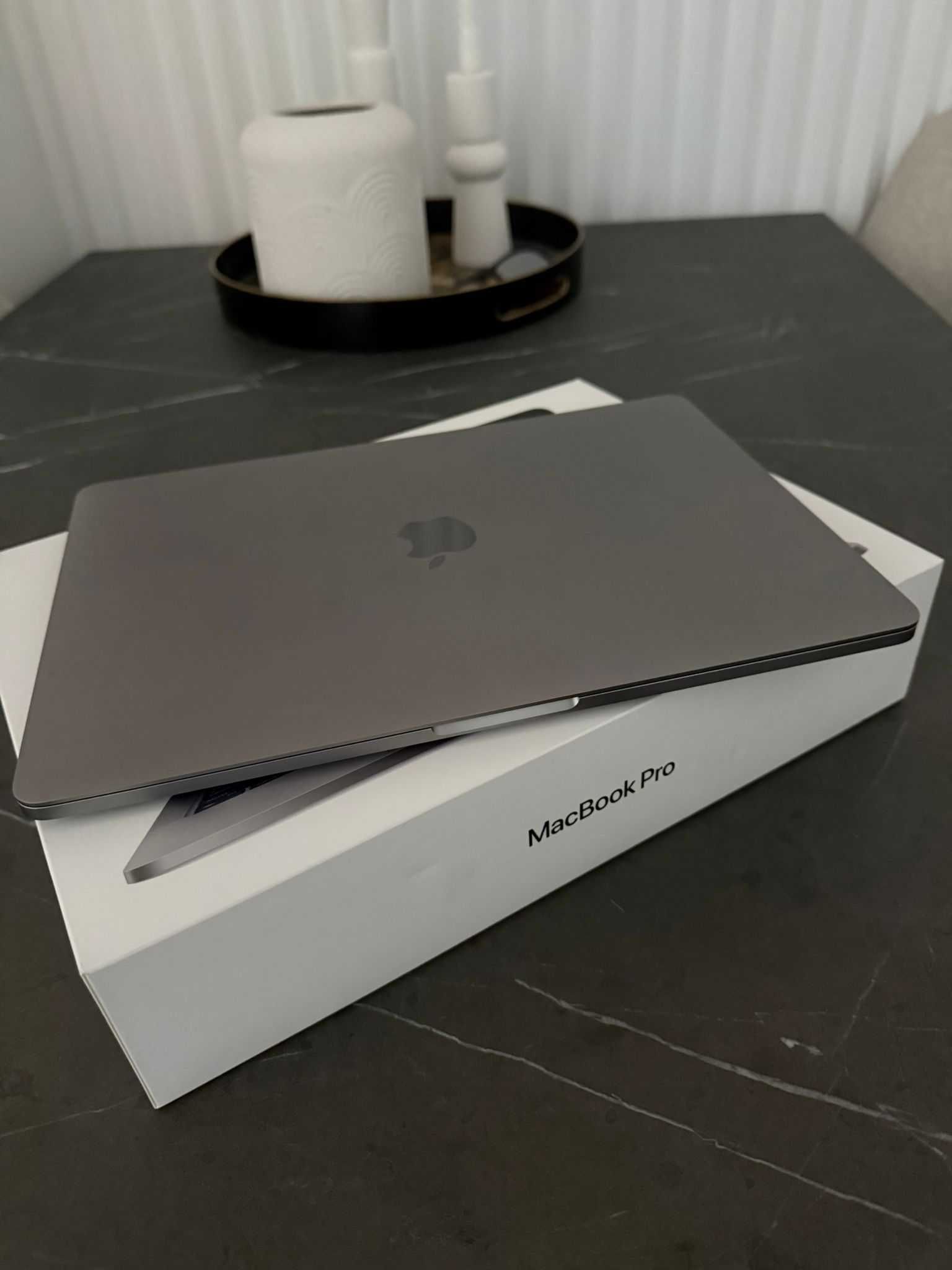 Apple Macbook M1 PRO 2020 8CPU 16GB RAM 256GB SSD 13,3"