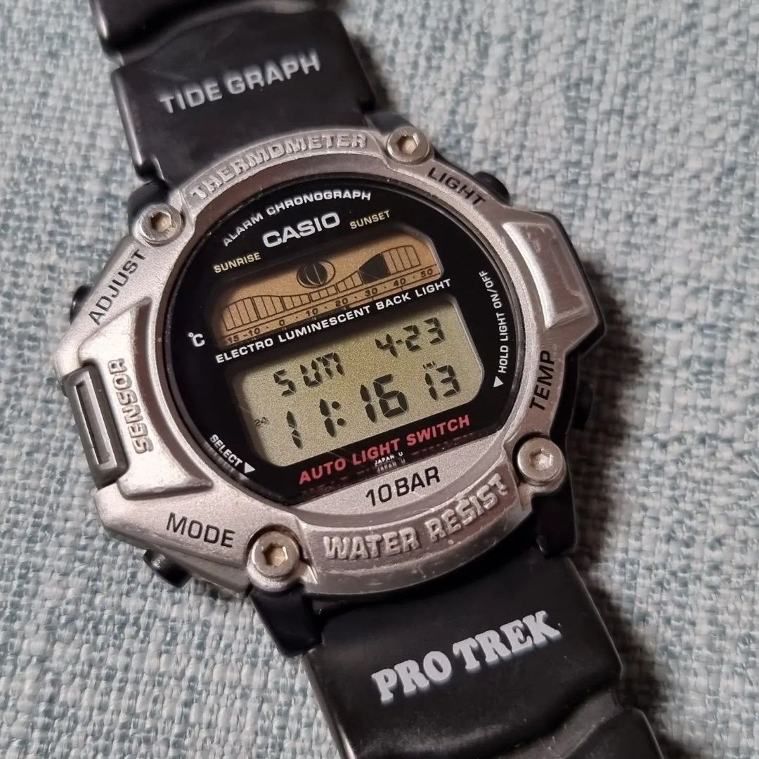 Часы наручные Casio Pro Trek PRT 11 Japan лунный солнечный календарь