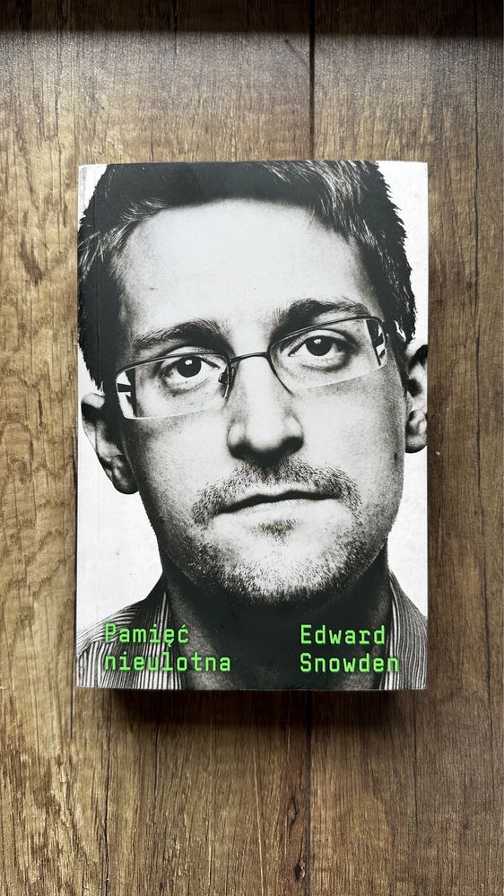Pamięć nieulotna | Edward Snowden | Książka