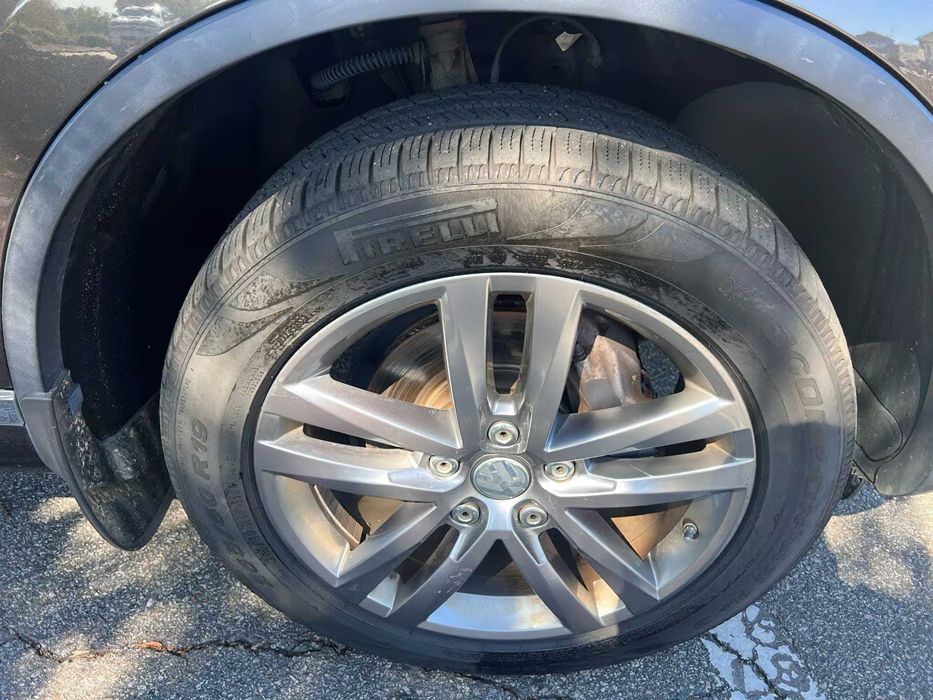 Volkswagen Touareg      2016