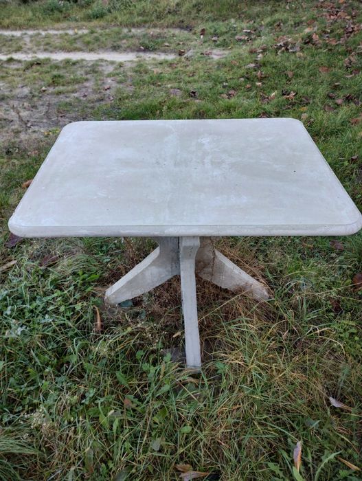 Stół betonowy średni