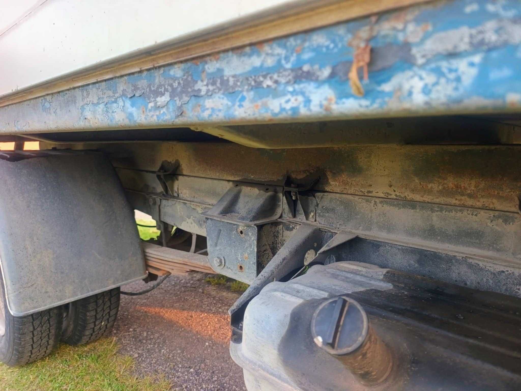 Mercedes 410 KACZKA 2,9D HAK KAT. B skrzynia 3,60mx2,10m IVECO Renault