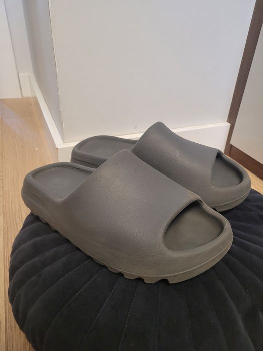 Yezzy slide addidas
