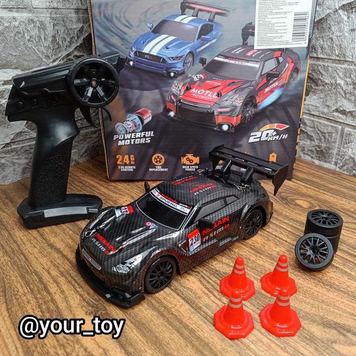 Машинка для Дрифта на Радиоуправлении Nissan GT-R 1:24 Чорная