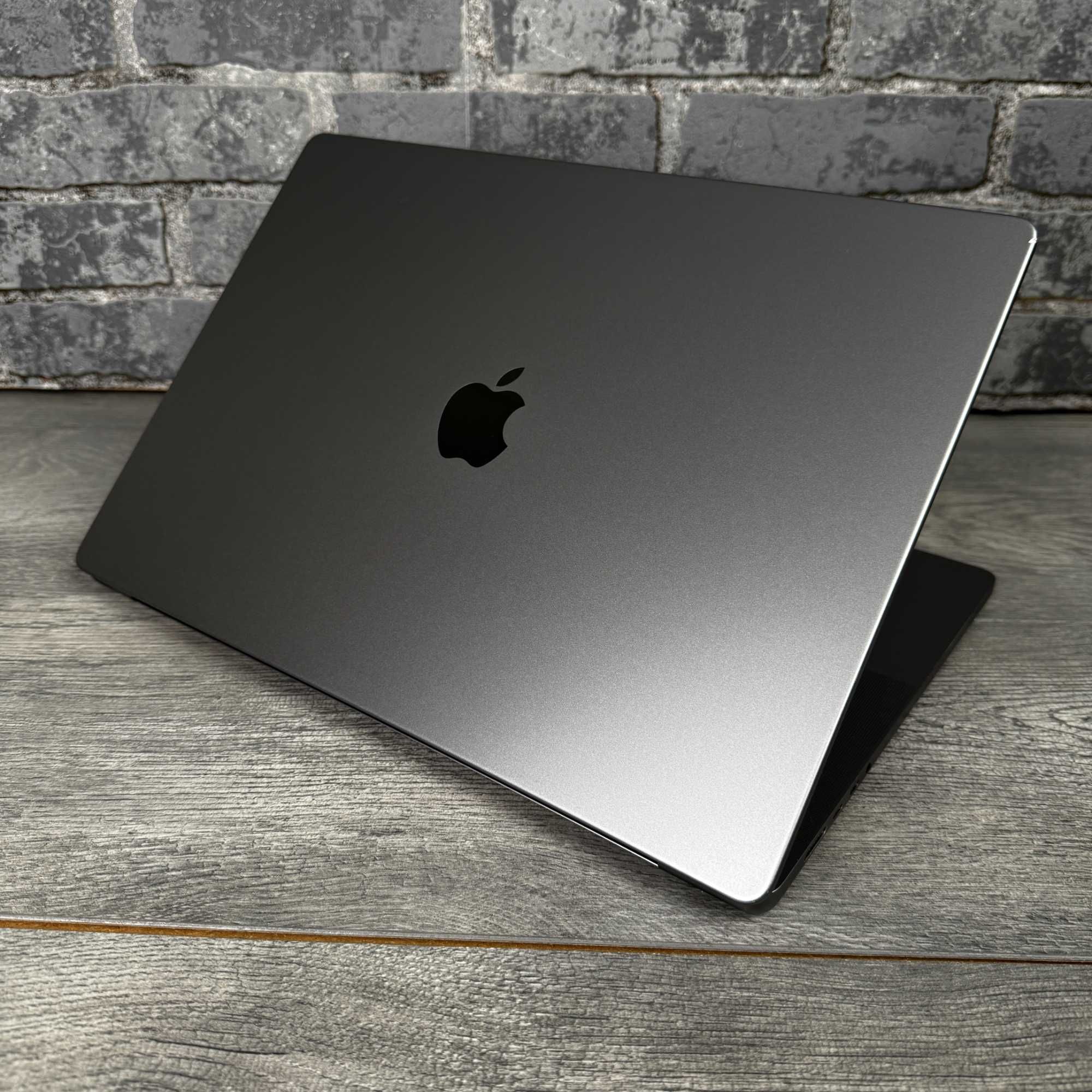 Ноутбук Apple MacBook Pro 16 2021 | M1 Pro | 32Gb | 512Gb SSD | 16 GPU