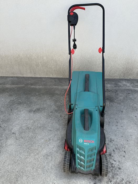 Corta-relvas elétrico Bosch ARM 32 – 1200 W COMO NOVO