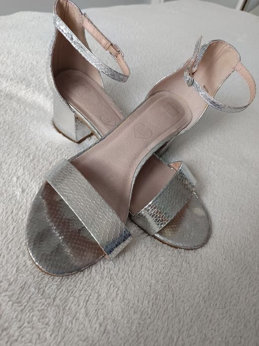 Buty sandałki srebrne