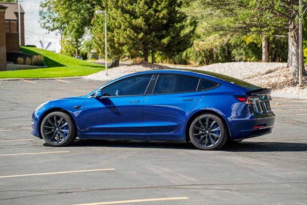 Tesla Model 3 Long Range      2019