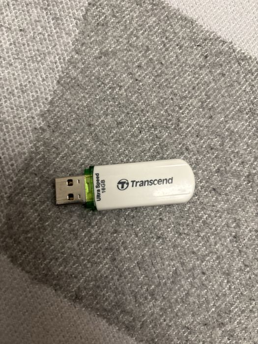Флеш накопичувач на 16gb