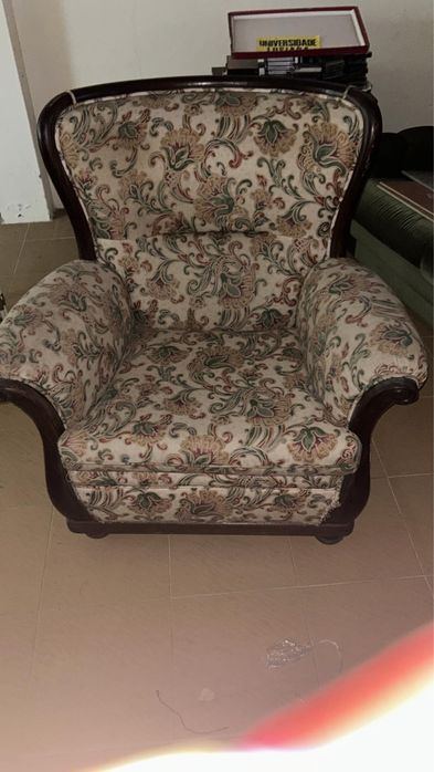 Conhunto de sofa mais cadeiroes vintage