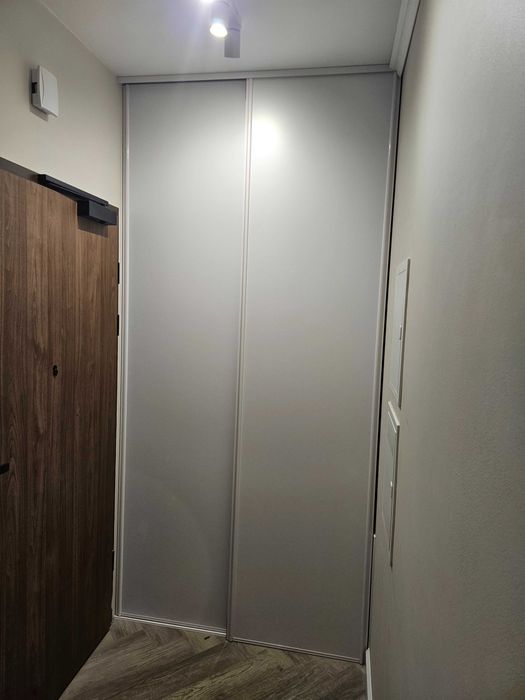 Szafy przesuwne na wymiar - zabudowy wnęk