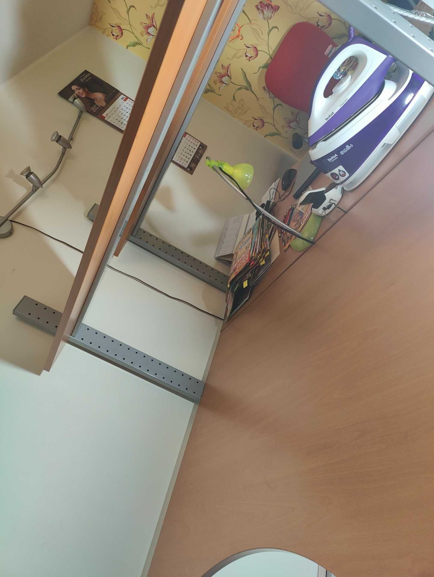 Biurko regulowane 120 cm z wolnostojącą szafką